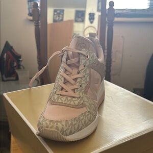 Michael Kors Pink Sneakers Stylish Low-Top Design